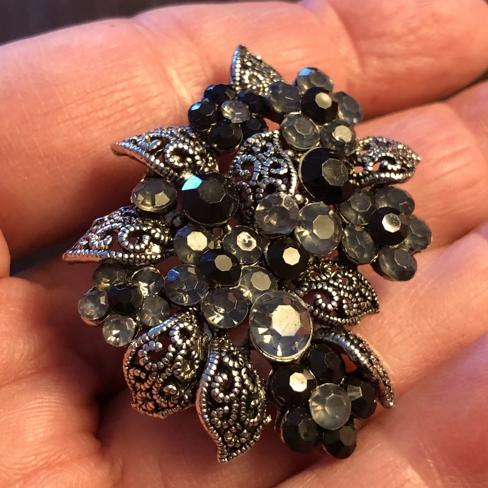 Vintage Broach Silver toned, black & gray, clear. #momgift #grandma #uniquegift